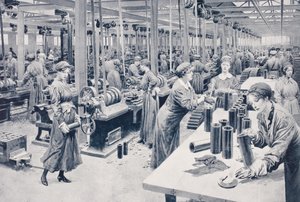 Mujeres trabajando en una fábrica de municiones en 1915